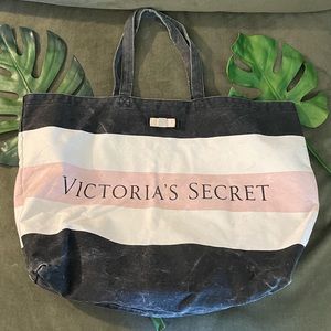 Victoria’s Secret tote! 💗